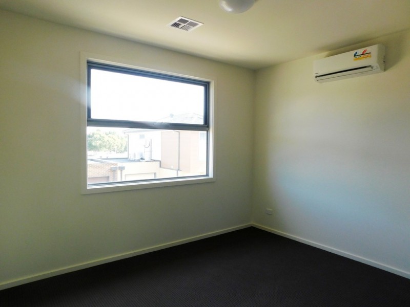 7 Emica Parade, Knoxfield VIC 3180