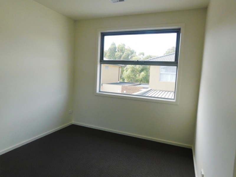 7 Emica Parade, Knoxfield VIC 3180