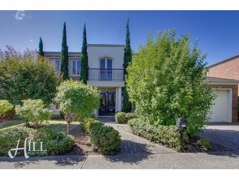 18 Earls Court, Wantirna South VIC 3152