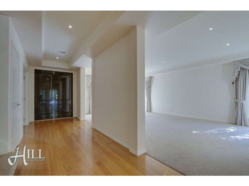 18 Earls Court, Wantirna South VIC 3152