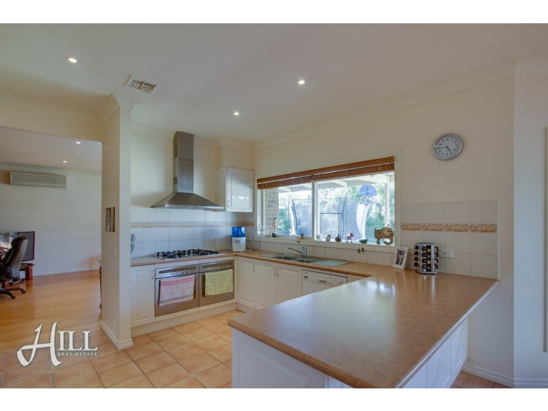 18 Earls Court, Wantirna South VIC 3152