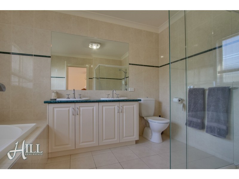 18 Earls Court, Wantirna South VIC 3152