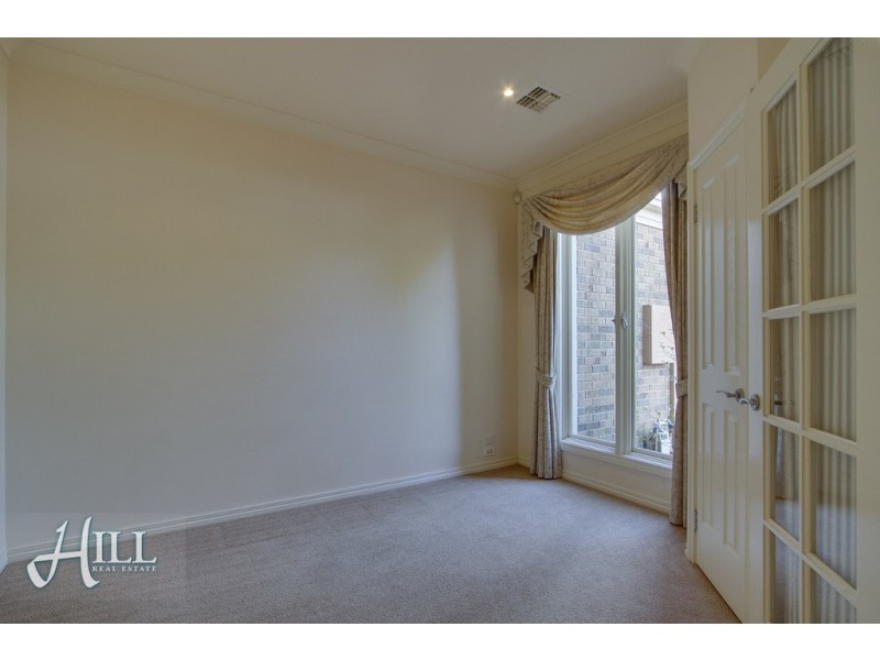 18 Earls Court, Wantirna South VIC 3152