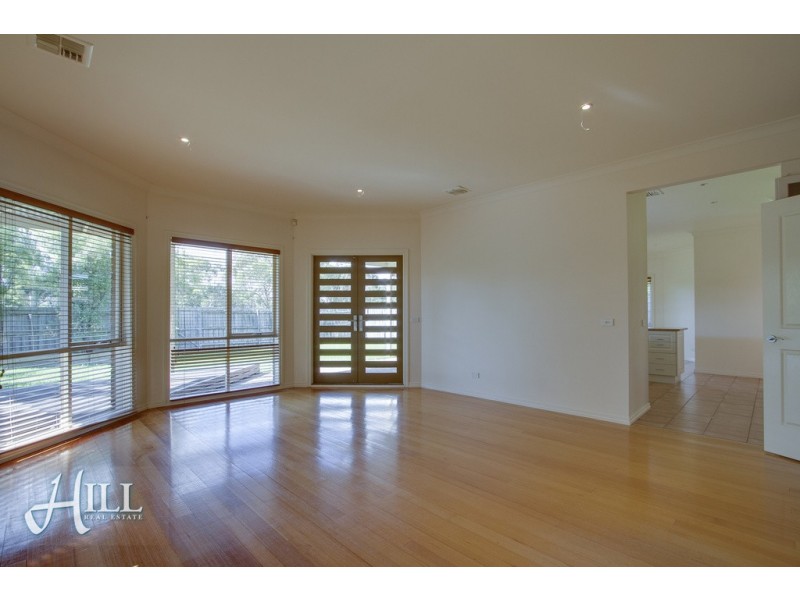 18 Earls Court, Wantirna South VIC 3152