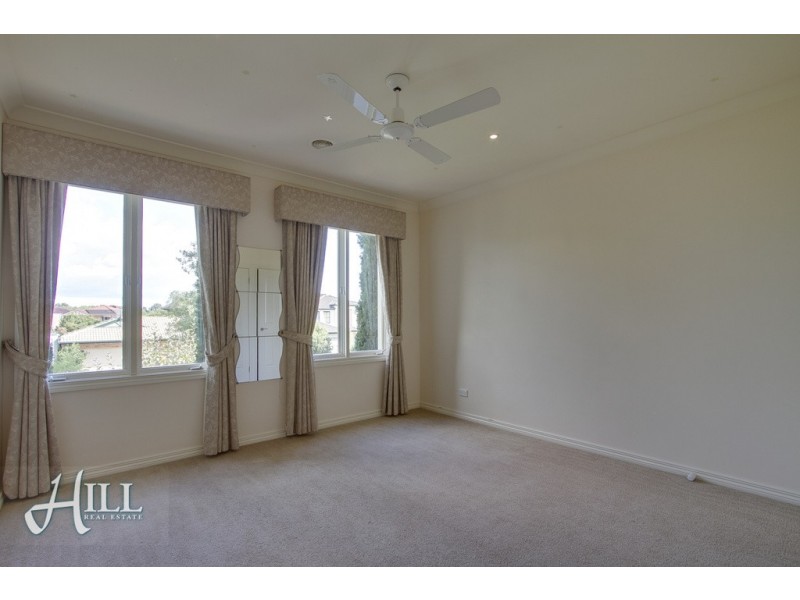 18 Earls Court, Wantirna South VIC 3152