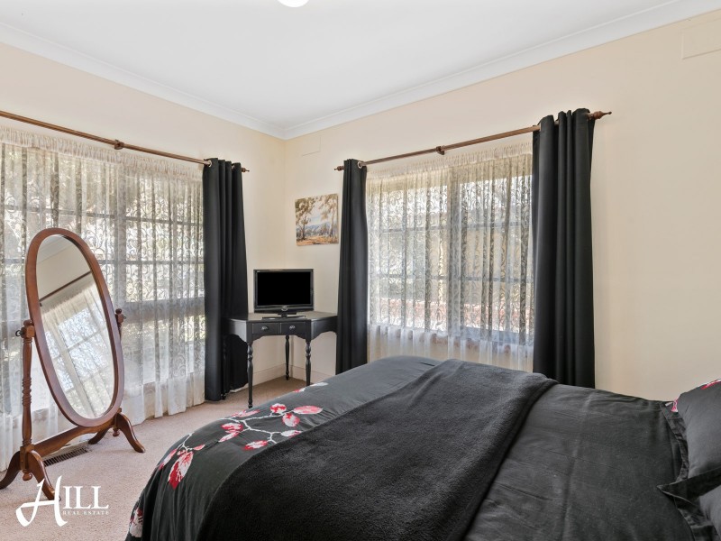 16 Rollings Road, Upper Ferntree Gully VIC 3156