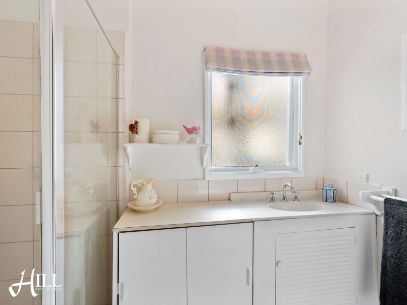 16 Rollings Road, Upper Ferntree Gully VIC 3156