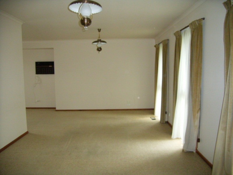 1/2 Tweed Court, Glen Waverley VIC 3150