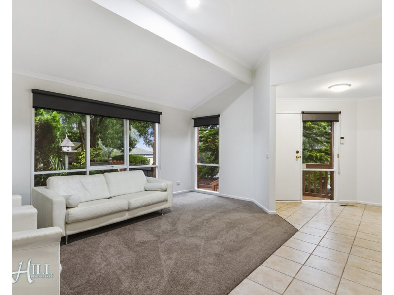 16 Como Close, Croydon VIC 3136