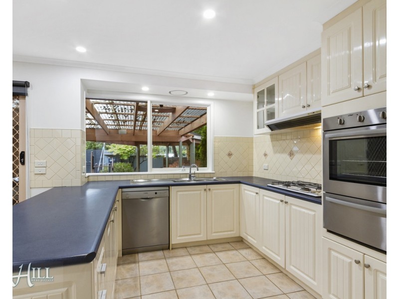 16 Como Close, Croydon VIC 3136