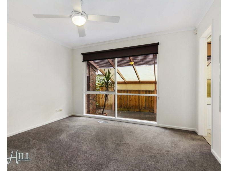 16 Como Close, Croydon VIC 3136