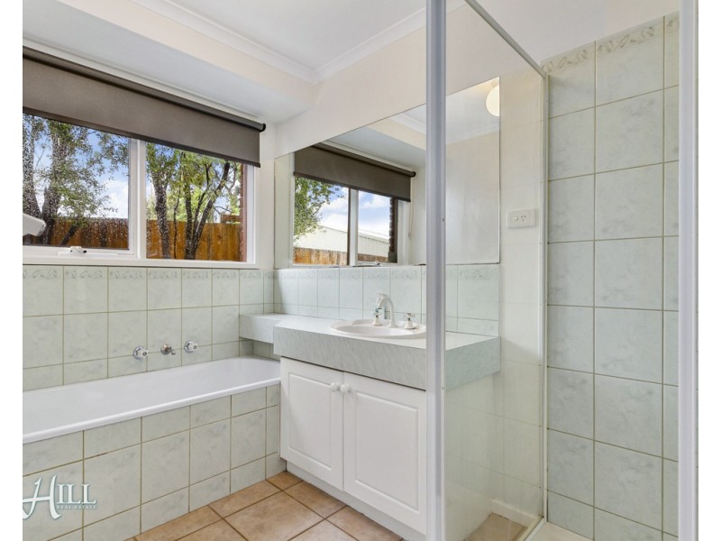 16 Como Close, Croydon VIC 3136
