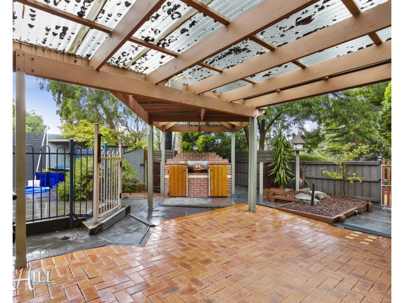 16 Como Close, Croydon VIC 3136