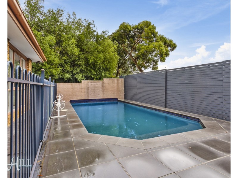 16 Como Close, Croydon VIC 3136