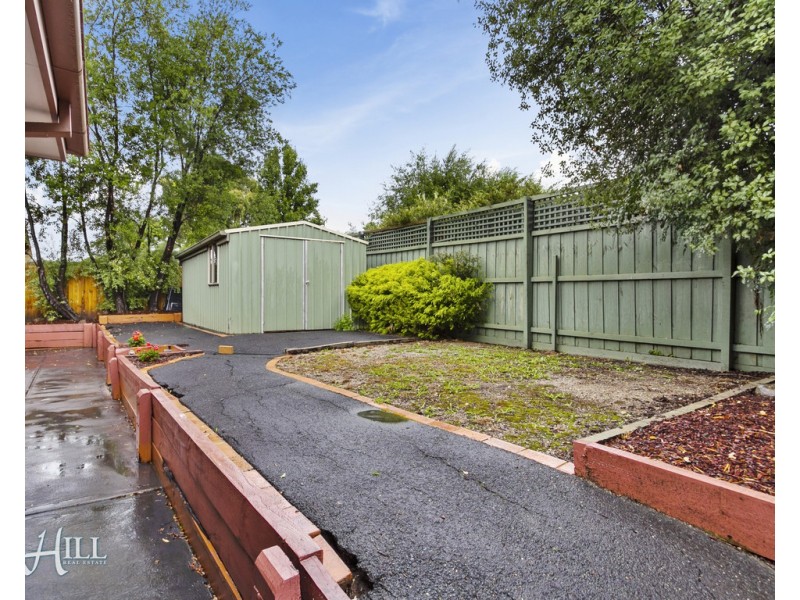16 Como Close, Croydon VIC 3136
