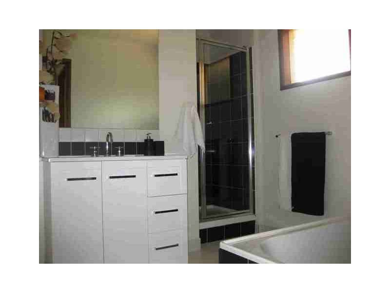 98 Wallace Road, Wantirna South VIC 3152