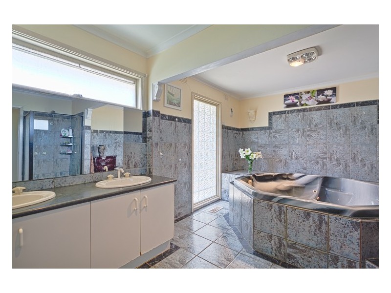 40 Dunbarton Drive, Wantirna VIC 3152