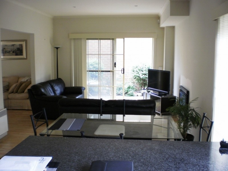 2/20 Kensington Place, Wantirna South VIC 3152