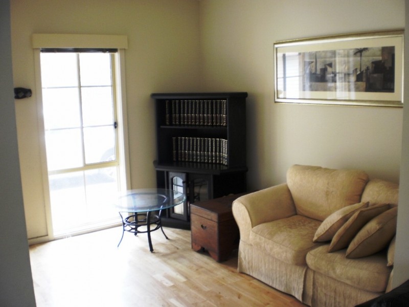 2/20 Kensington Place, Wantirna South VIC 3152