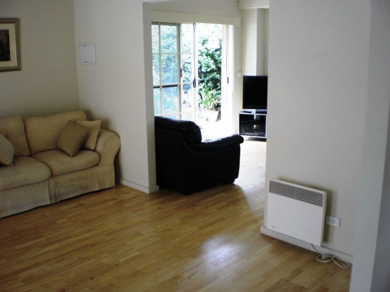 2/20 Kensington Place, Wantirna South VIC 3152