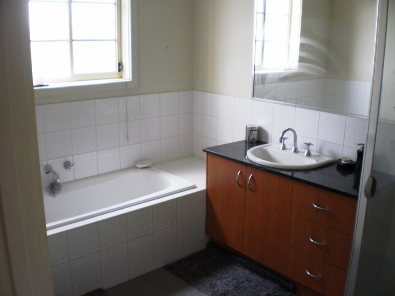 2/20 Kensington Place, Wantirna South VIC 3152