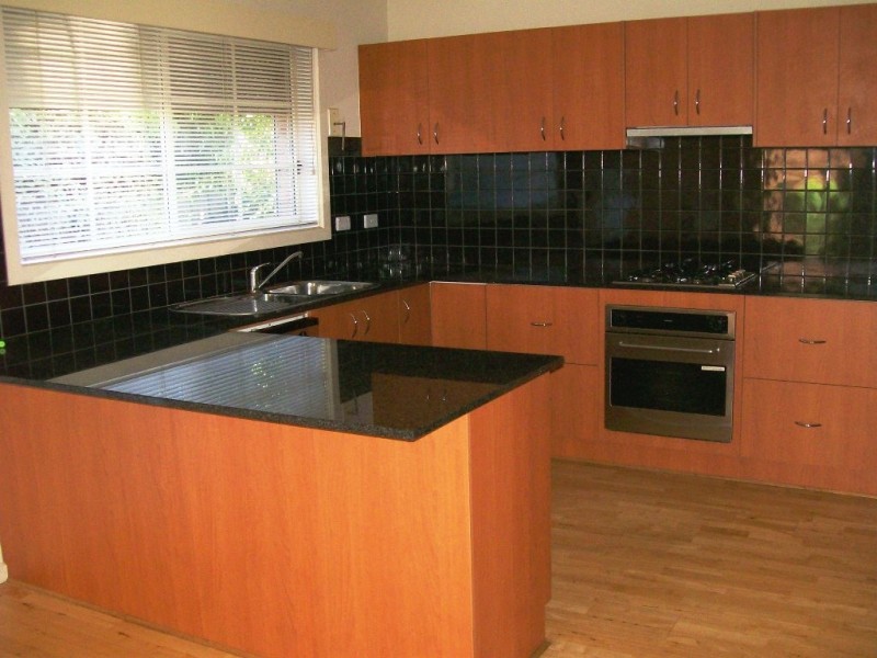 2/20 Kensington Place, Wantirna South VIC 3152