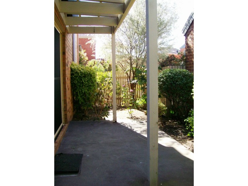 2/20 Kensington Place, Wantirna South VIC 3152