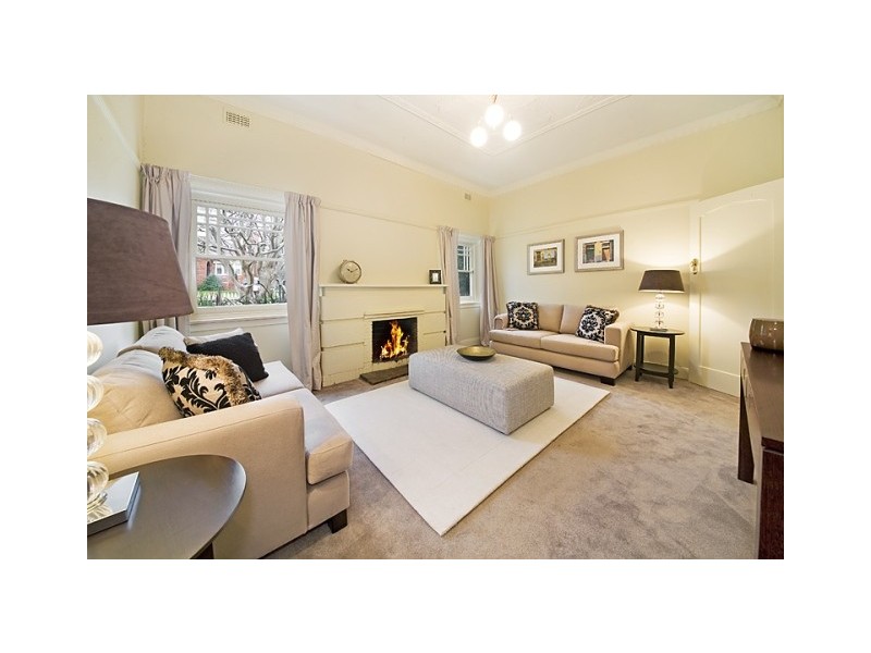 2 Chaleyer Street, Glen Iris VIC 3146