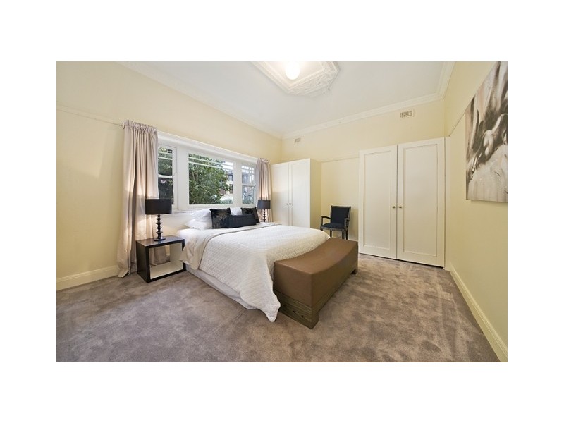 2 Chaleyer Street, Glen Iris VIC 3146