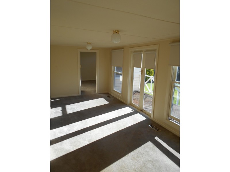 2 Chaleyer Street, Glen Iris VIC 3146