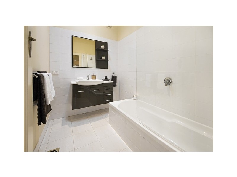 2 Chaleyer Street, Glen Iris VIC 3146