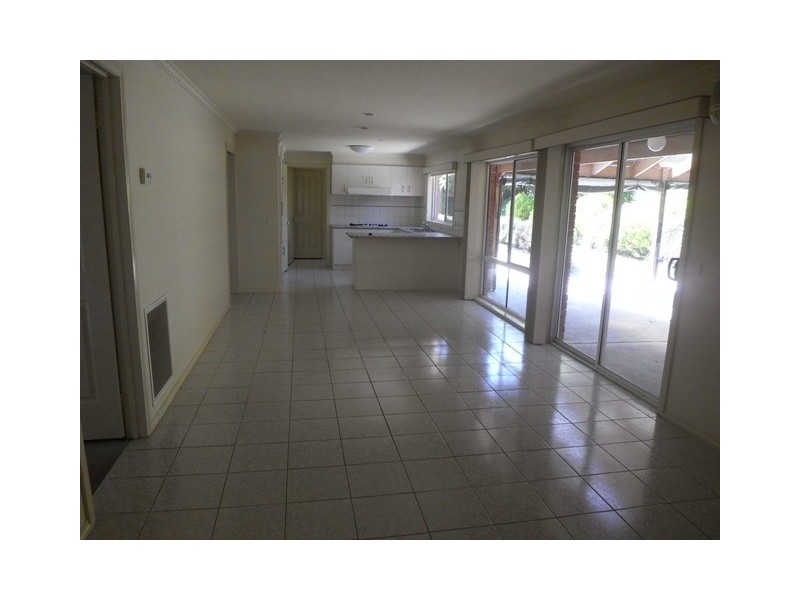 21 Claremont Glen, Berwick VIC 3806