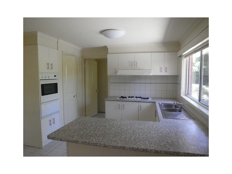 21 Claremont Glen, Berwick VIC 3806