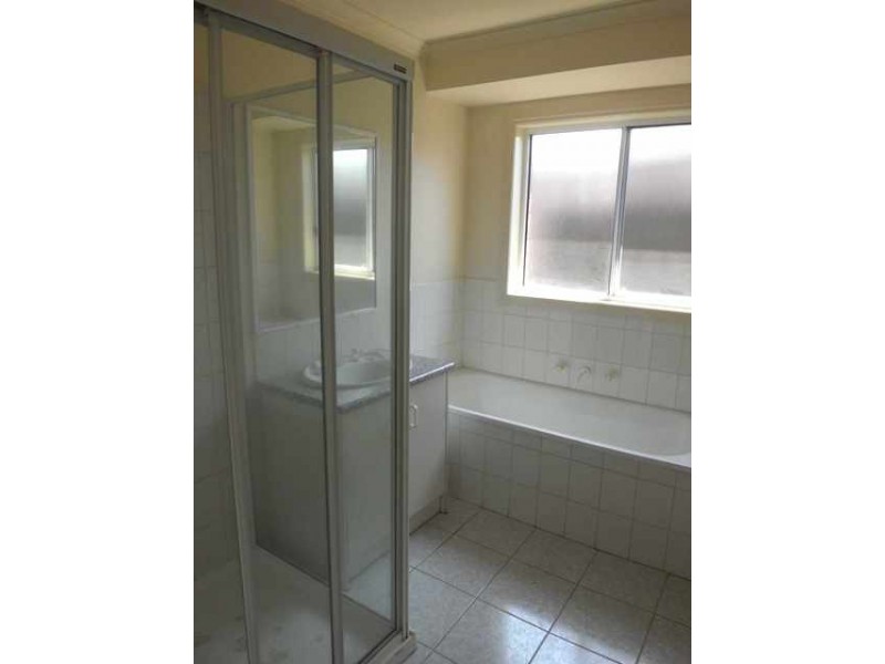 21 Claremont Glen, Berwick VIC 3806