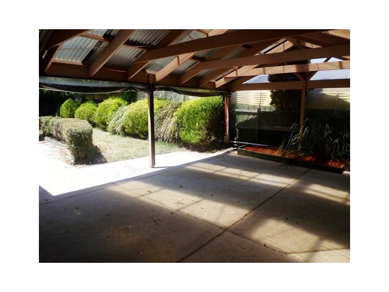 21 Claremont Glen, Berwick VIC 3806