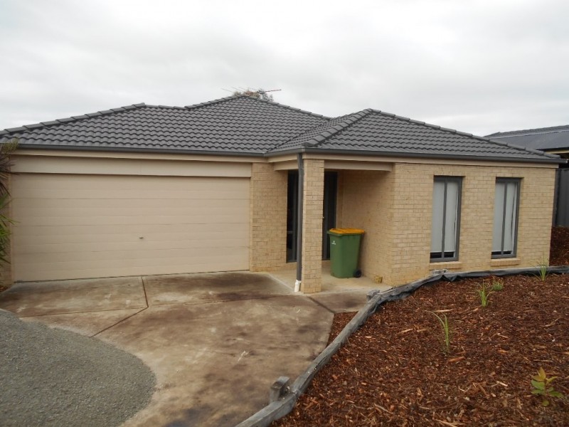 5 Elk Walk, Pakenham VIC 3810