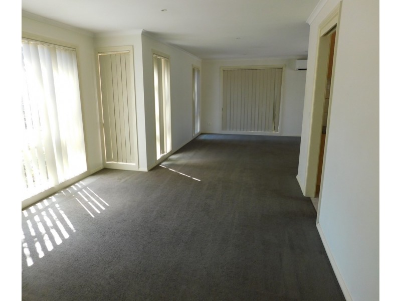 2/16 Bellbird Drive, Bayswater North VIC 3153