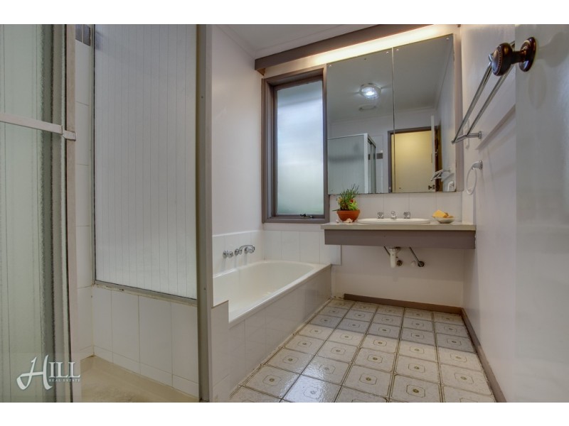 1 Chequers Close, Wantirna VIC 3152