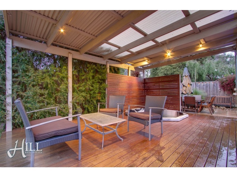 9 Pentlowe Road, Wantirna South VIC 3152