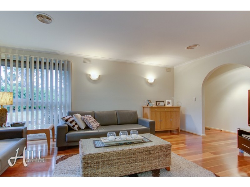 9 Pentlowe Road, Wantirna South VIC 3152