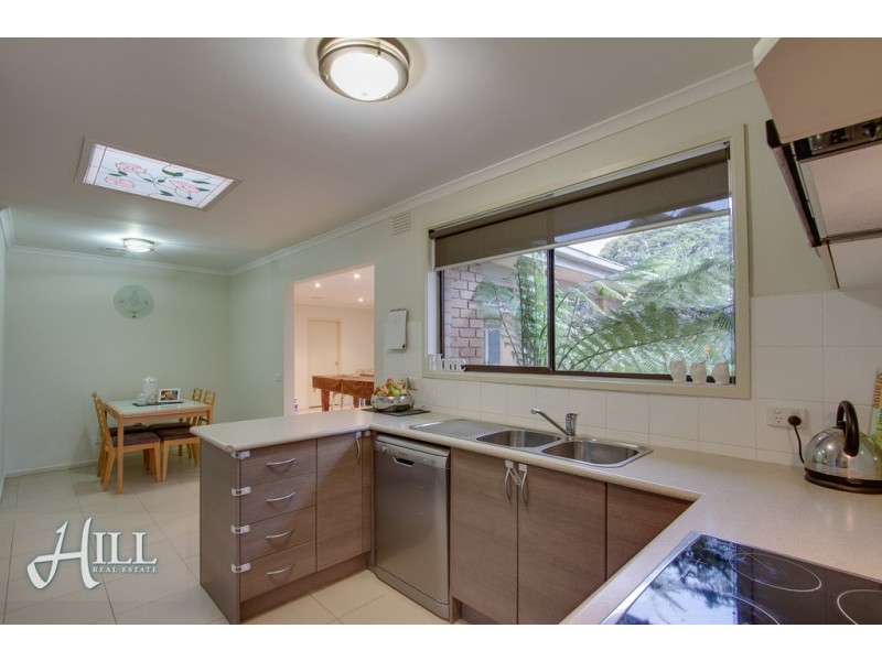 9 Pentlowe Road, Wantirna South VIC 3152