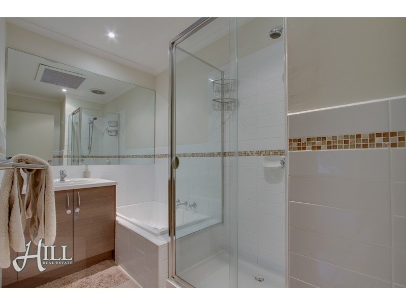 9 Pentlowe Road, Wantirna South VIC 3152