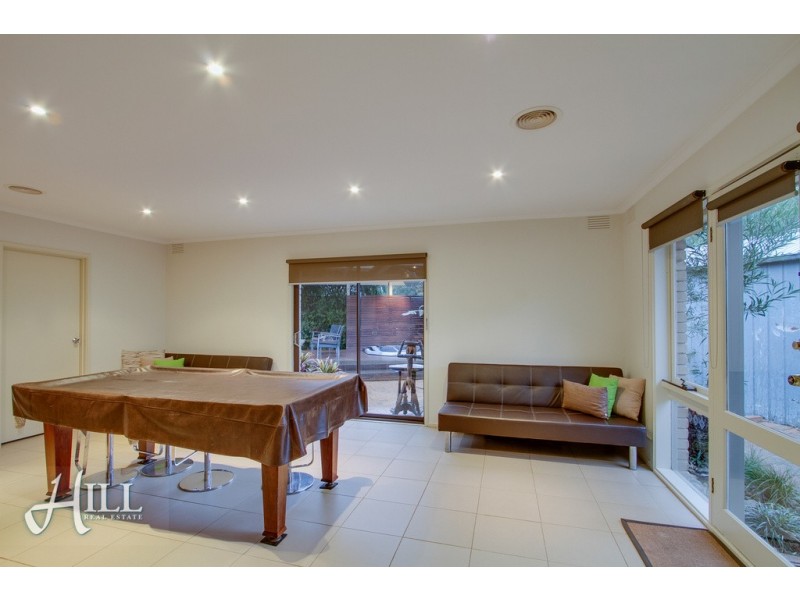 9 Pentlowe Road, Wantirna South VIC 3152