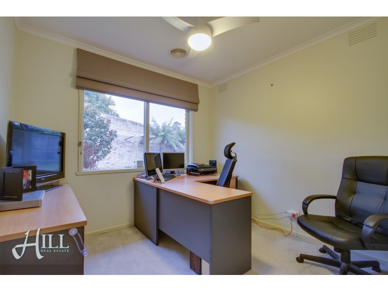 9 Pentlowe Road, Wantirna South VIC 3152