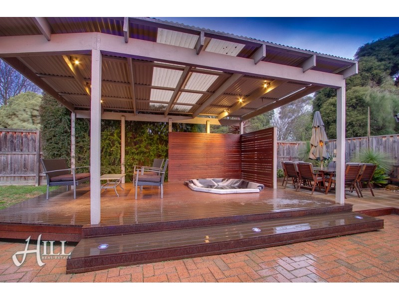 9 Pentlowe Road, Wantirna South VIC 3152