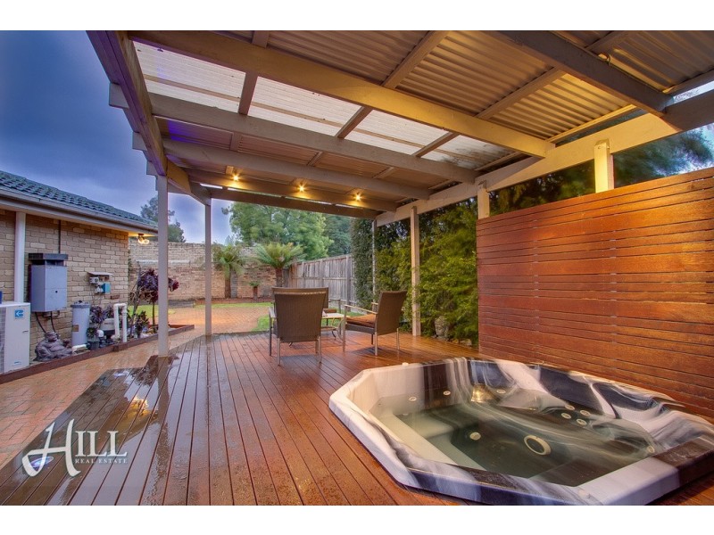 9 Pentlowe Road, Wantirna South VIC 3152