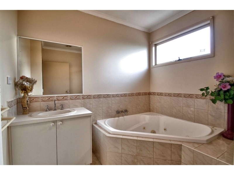 11 Freshfield Avenue, Wantirna VIC 3152