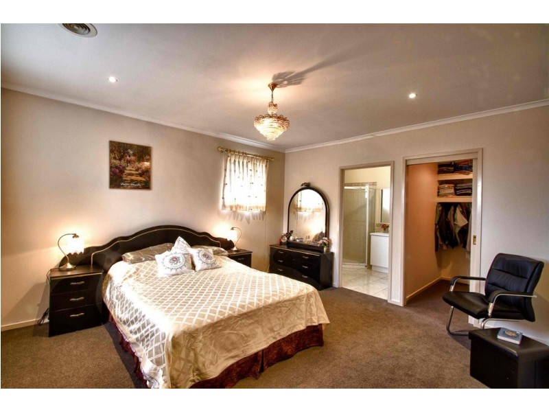 11 Freshfield Avenue, Wantirna VIC 3152