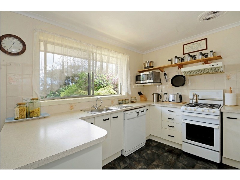 40 Roberts Street, Ferntree Gully VIC 3156