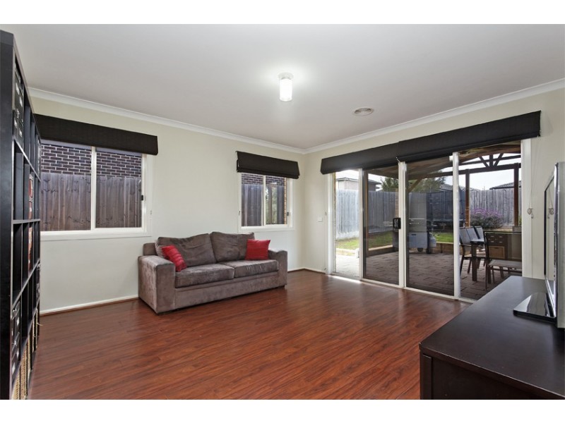 8 Riparian Way, Ferntree Gully VIC 3156